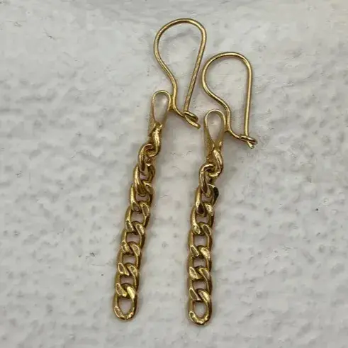 گوشواره طلا 18 عیار آویز مدل کارتیر وزن 3.190 گرم  2