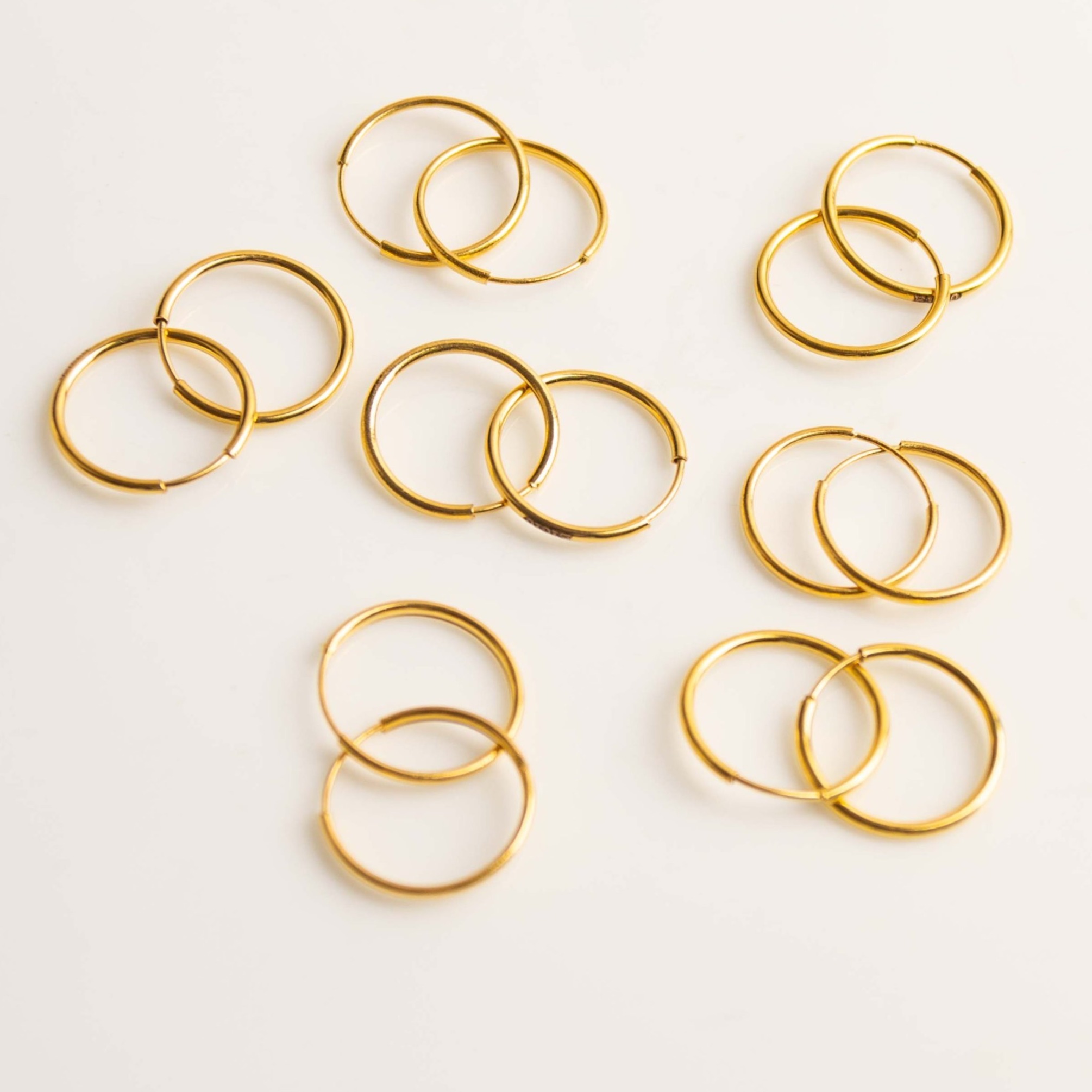 گوشواره طلا 18 عیار مدل حلقه‌ای کلاسیک وزن 0.3 گرم 2