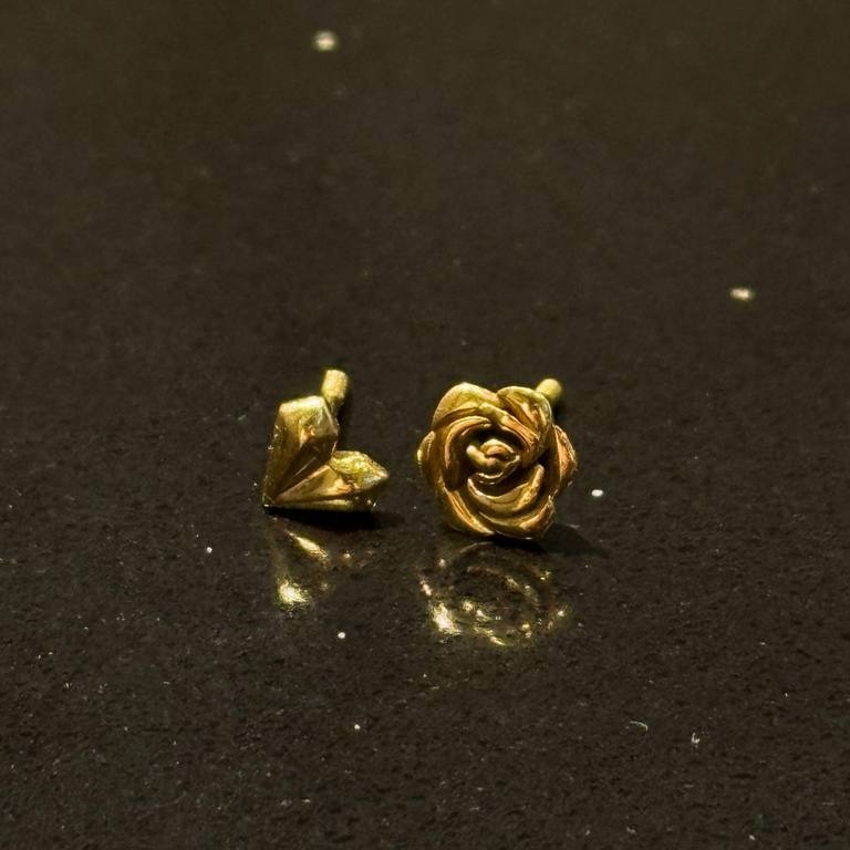 گوشواره طلا ۱۸ عیار مدل قلب و رز وزن 0.900 گرم 2