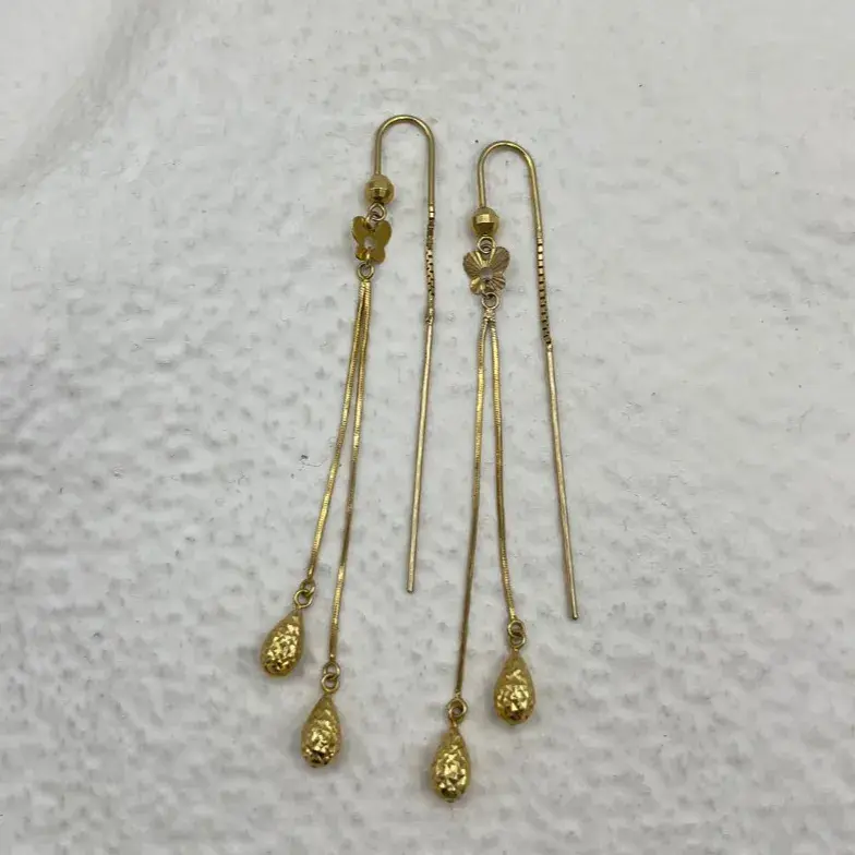 گوشواره طلا 18 عیار مدل بخیه وزن 2.930 گرم  2